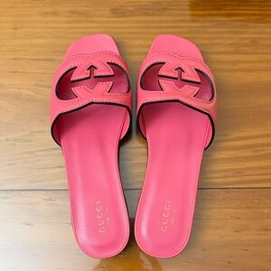 NEW Gucci slide leather sandal with Interlocking G